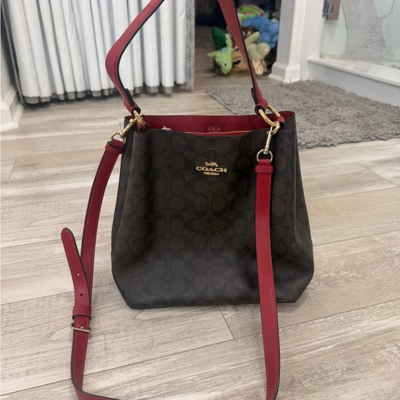 COACH Brown Signature Bucket Bag with Red Trim - Picture 3 of 8